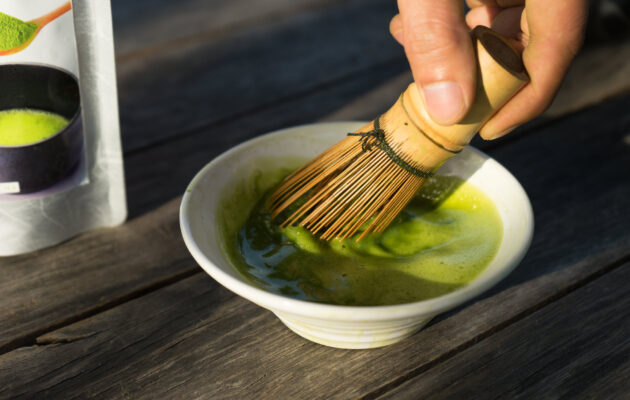 Bột matcha và trà xanh có giống nhau không